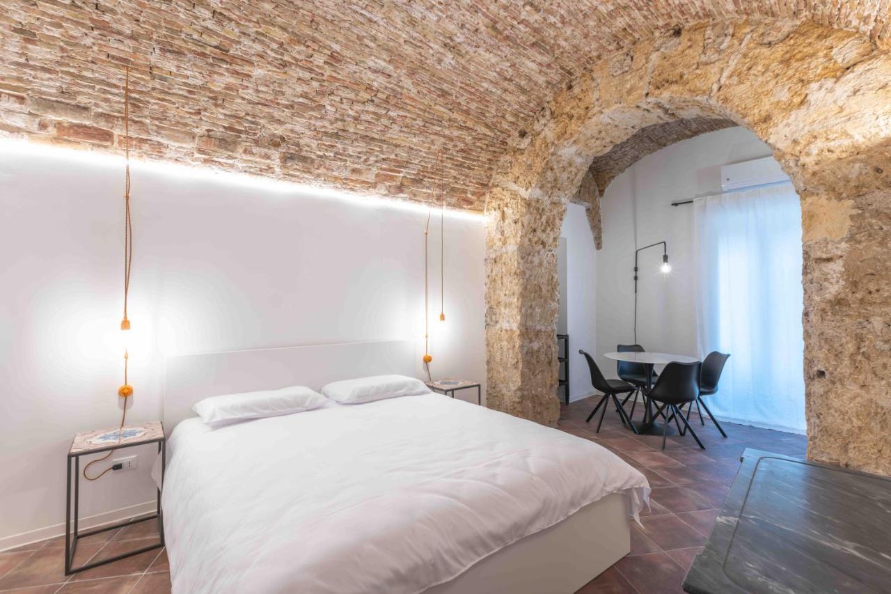 Calderai 82 Suites 1 E 2 Палермо Екстериор снимка